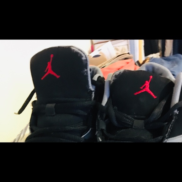 Boys retro air Jordan’s size 13 - Picture 3 of 4